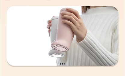 The New Cartoon Cat Claw Washes The Mobile Desktop